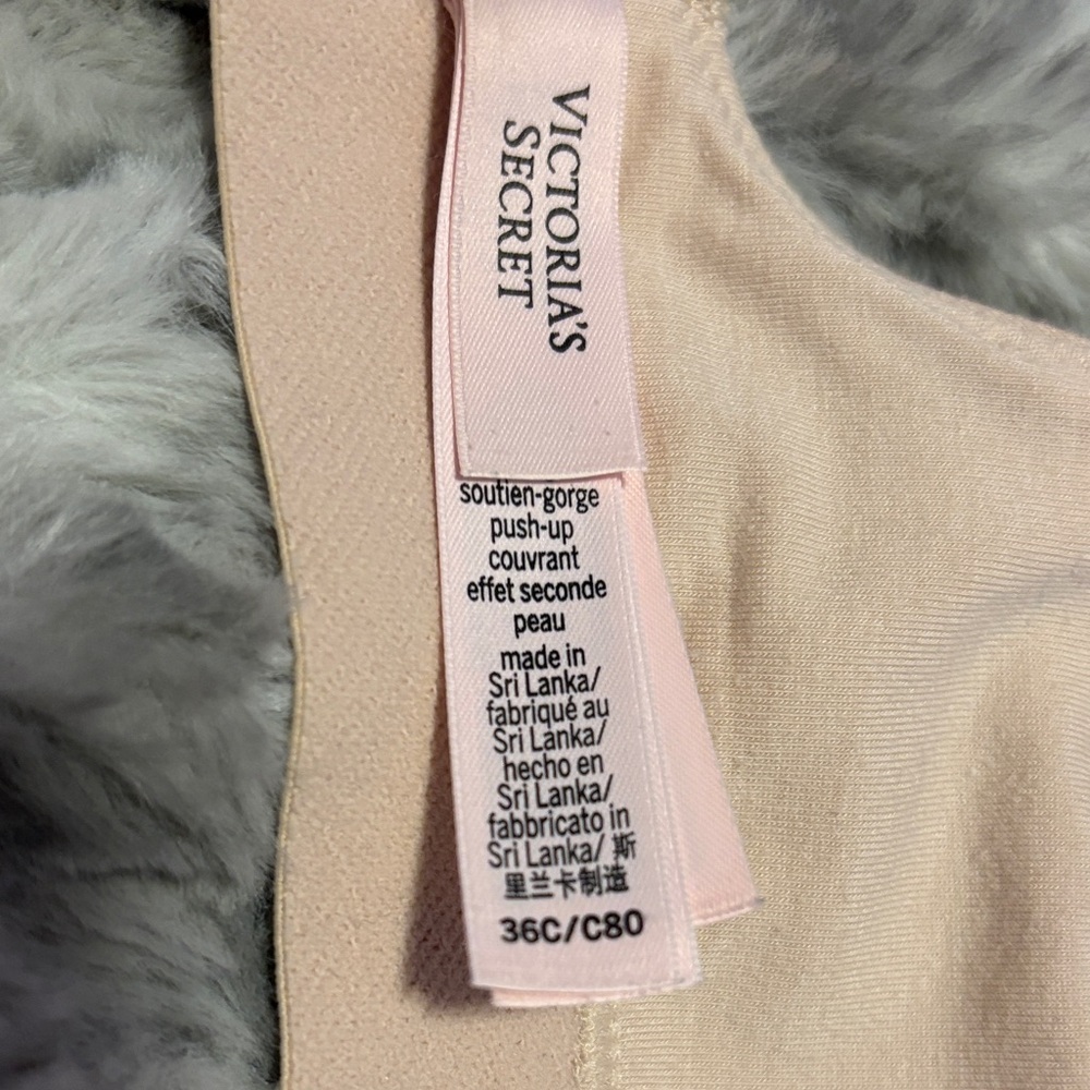 Victoria's Secret Cream Push-Up Bra. - Picture 8 of 10